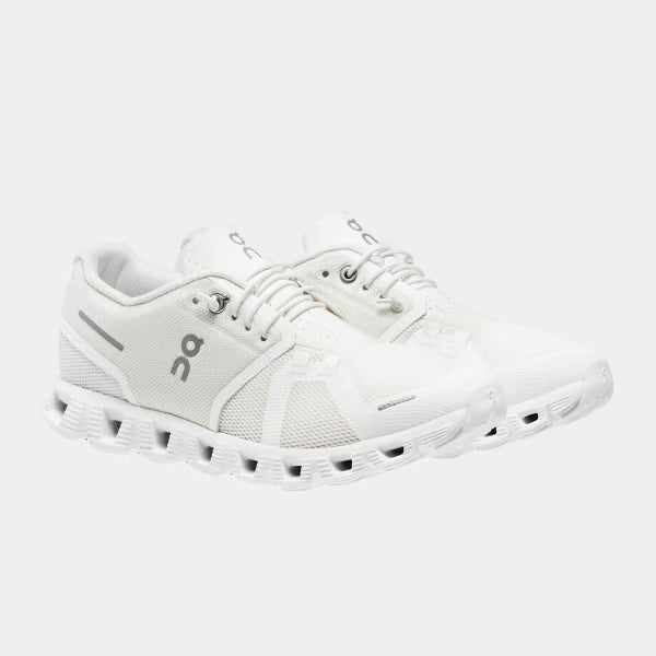 On Running Cloud 5 Trainers - Glacier/White